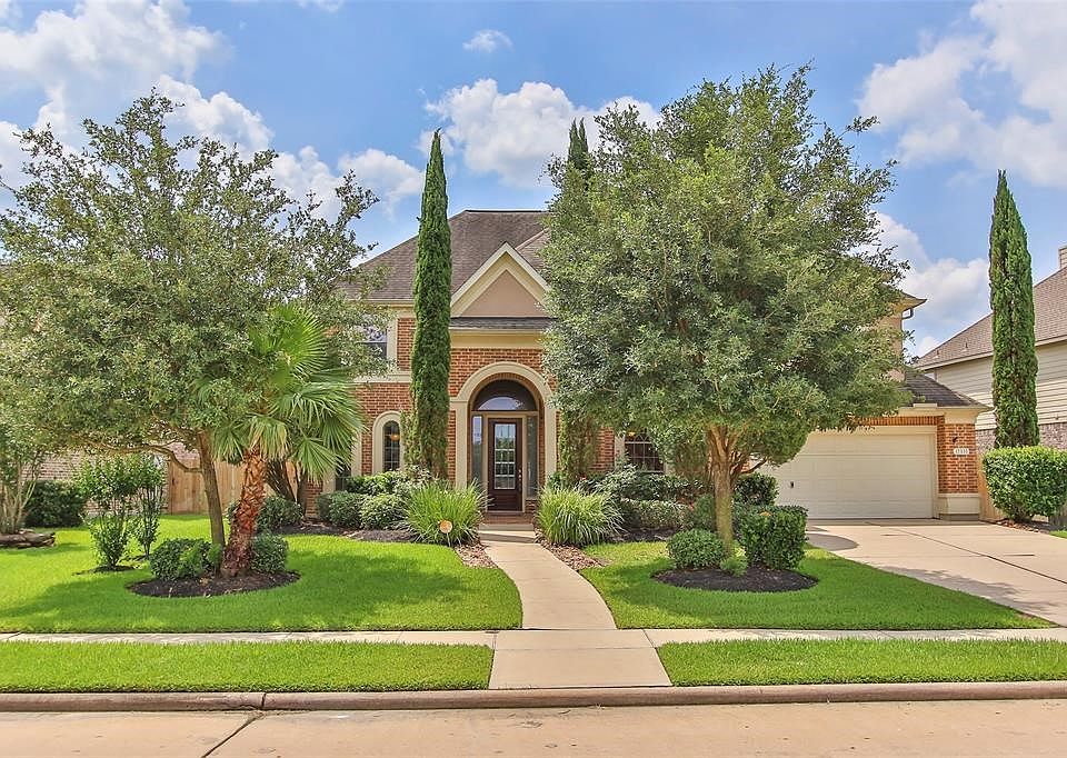 Beautiful move-in ready home in the desirable community of Copper Lakes. This 5 bedroom 4 bathroom home offers wood and tile flooring in the common areas and three-car  tandem garage.