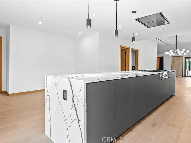 514 W Washington Blvd — Photo 10