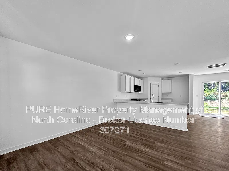 4 bed, 3.0 bath, 1774 sqft, $2,025 — Photo 3