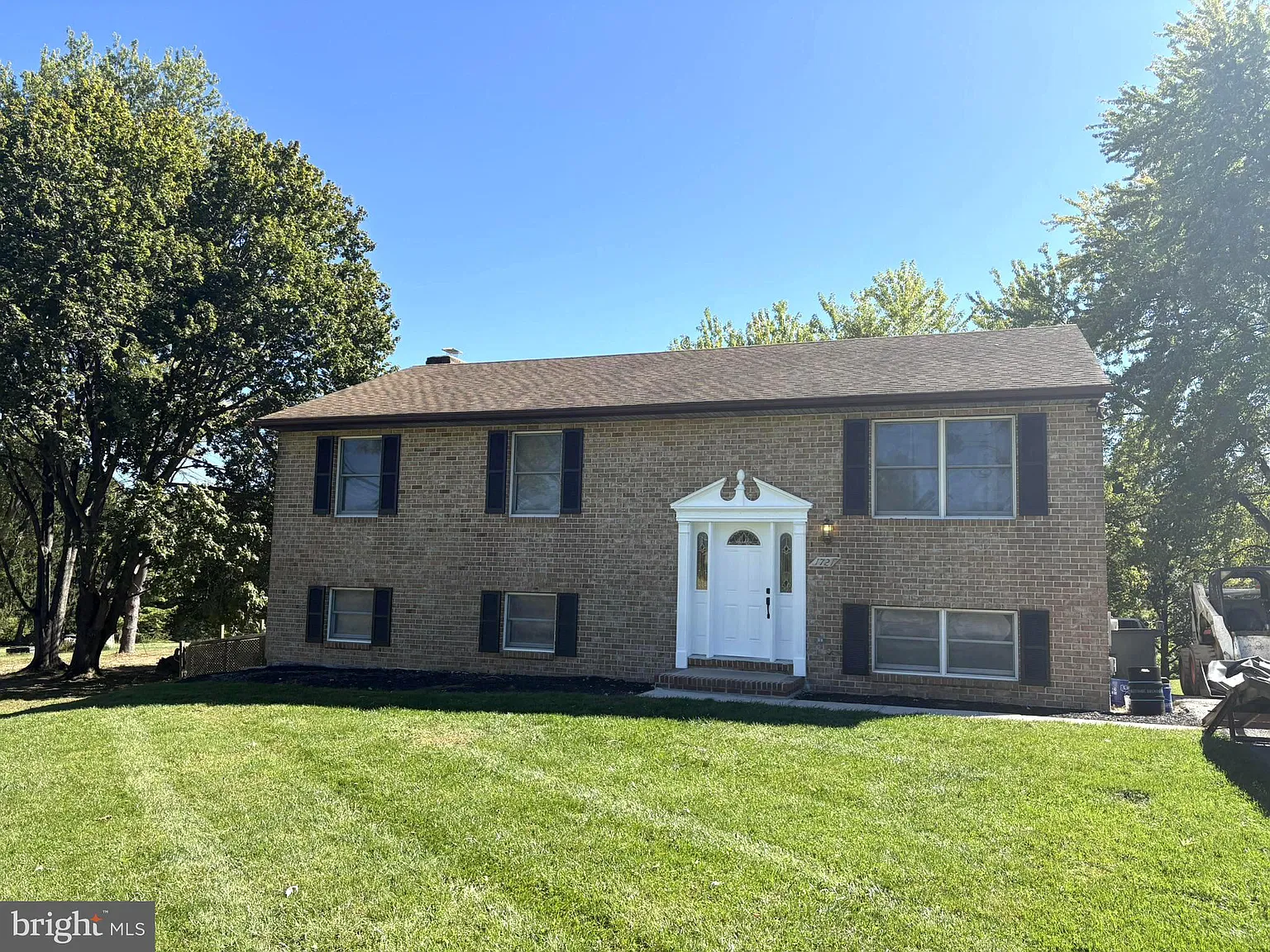4 bed, 2.0 bath, 2364 sqft, $3,500 — Photo 1