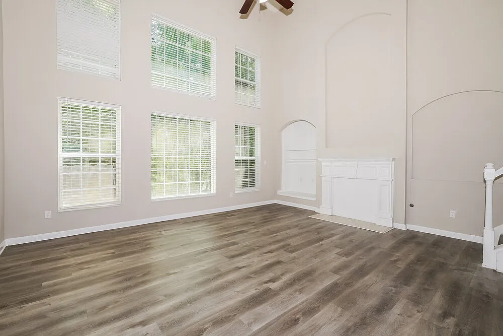3 bed, 2.5 bath, 2580 sqft, $2,355 — Photo 4
