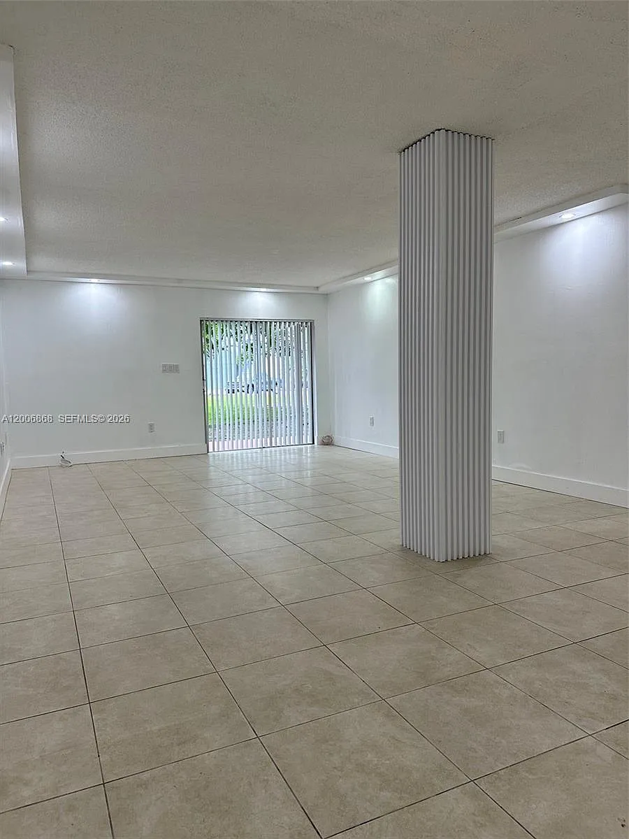 Building Photo - 9357 Fontainebleau Blvd #D109