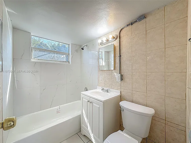 2408 NW 8th St — Photo 18