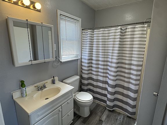 5th image of 832 Elm St APT 3
