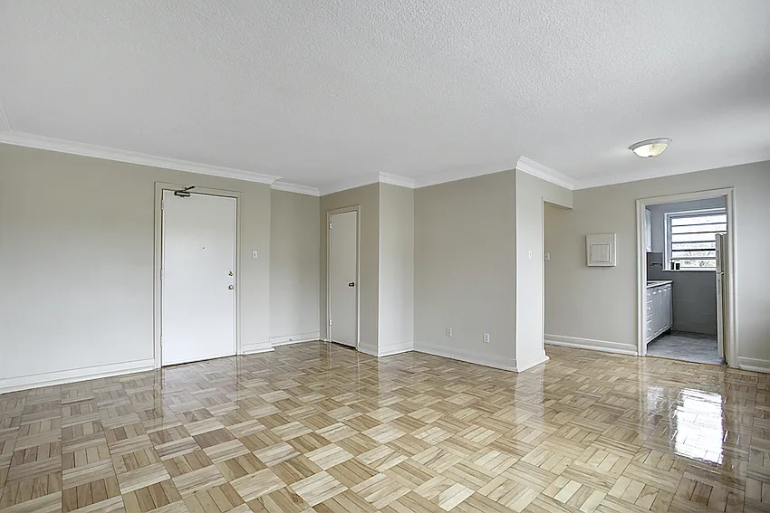 South Kingsway — Photo 4