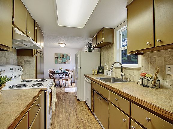 5th image of 10732 18th St SE