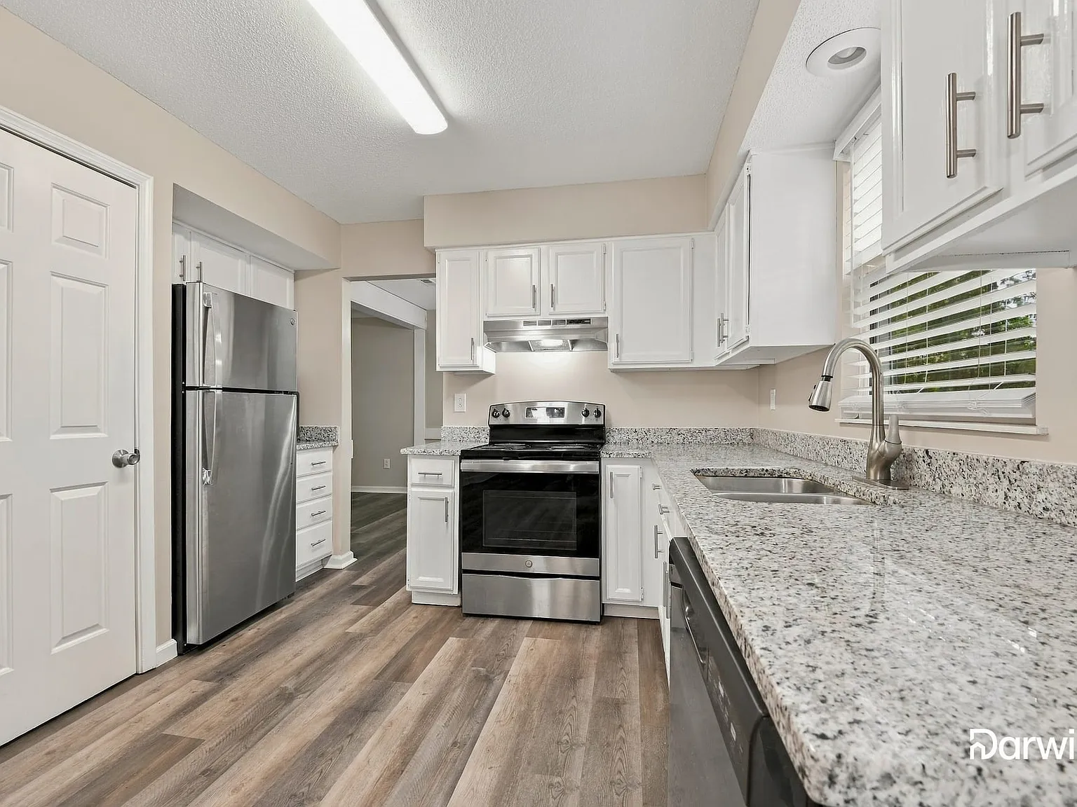 4 bed, 3.0 bath, 1838 sqft, $2,145 — Photo 2