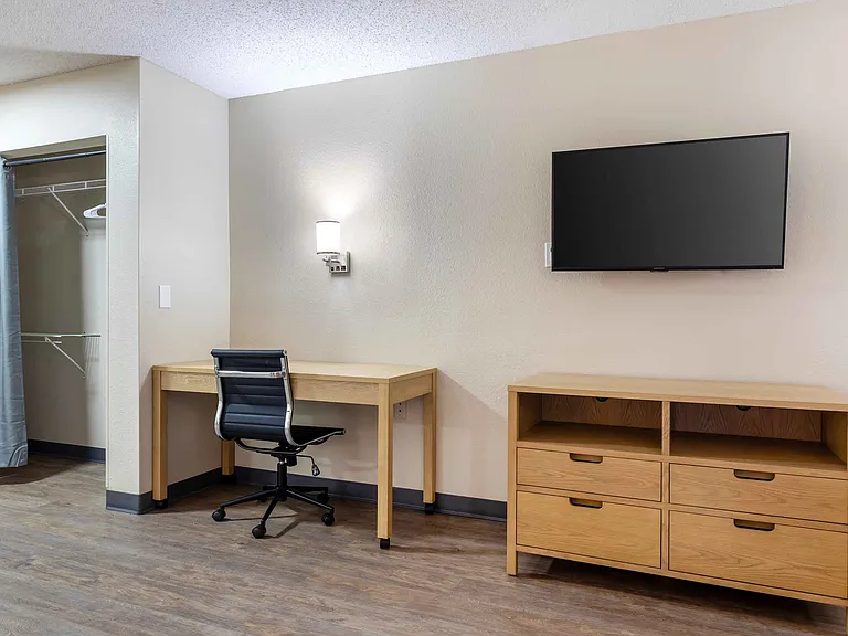 2 Bedroom Suite - 2 Queen Beds