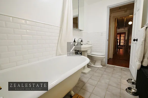 Rented by ZealEstate Group Inc | media 3