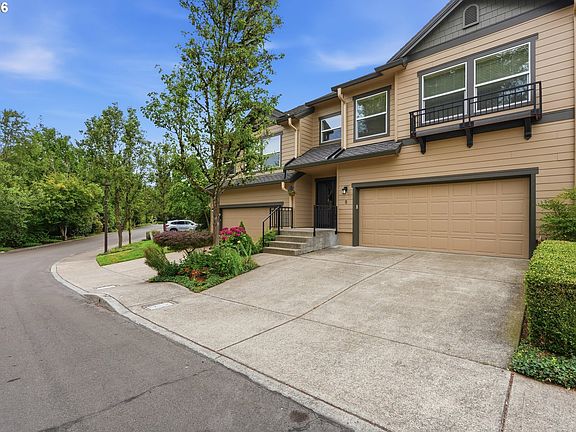 3rd image of 8 Summit Ridge Ct