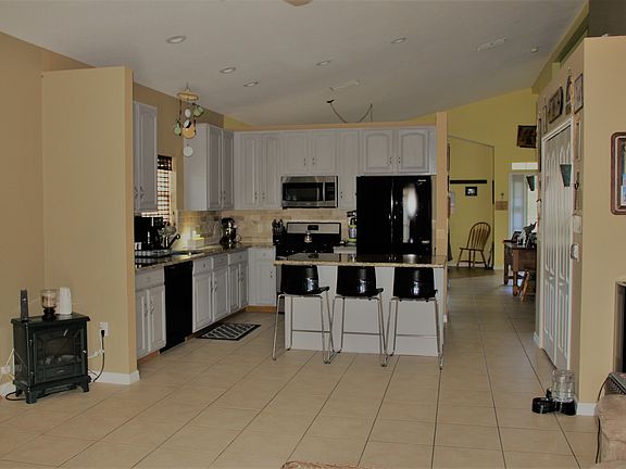4th image of 1038 Hacienda Cir