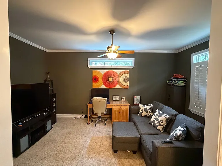35 Woodbury Ln — Photo 7