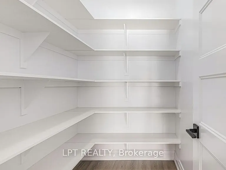 826 Namur St — Photo 4
