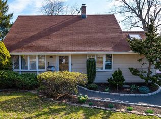 341 Loring Rd, Levittown, NY 11756