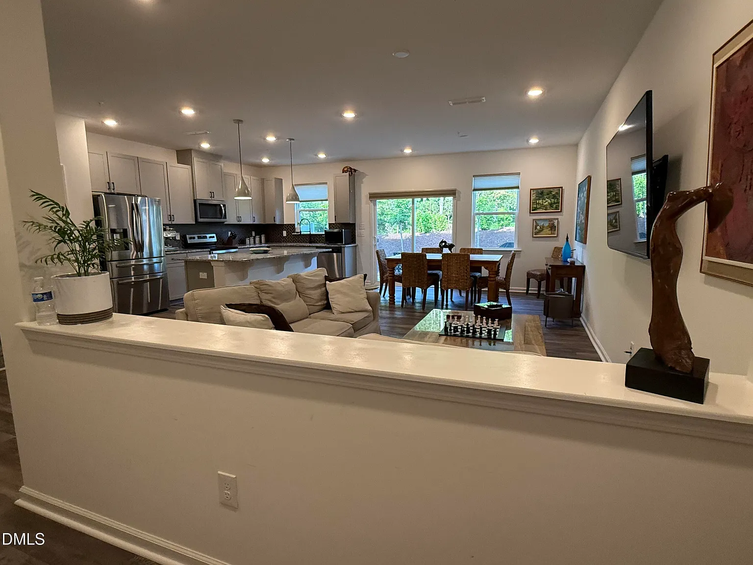 3 bed, 2.5 bath, 1751 sqft, $2,299 — Photo 3