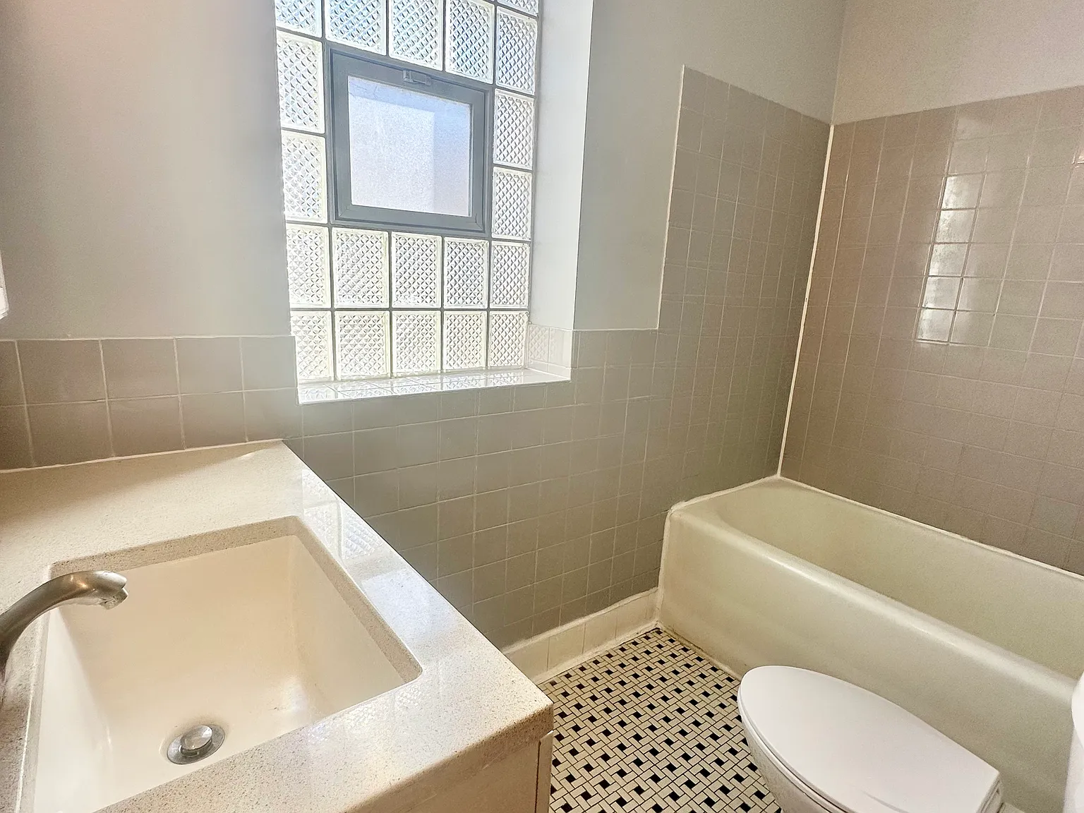 1 bed, $1,275 — Photo 2