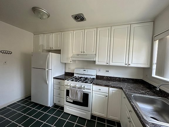 2nd image of 10643 Montrose Ave APT 201