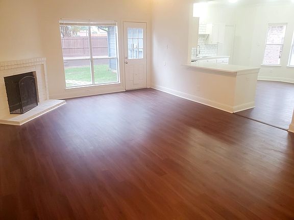 3rd image of 1020 Lake Bluff Ct