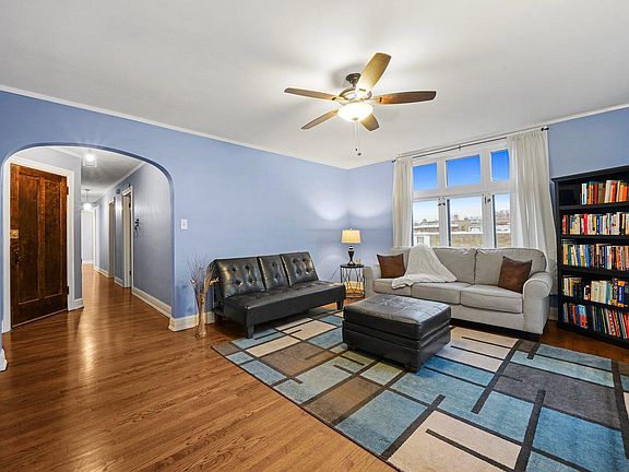 3rd image of 1136 Ontario St APT 3A