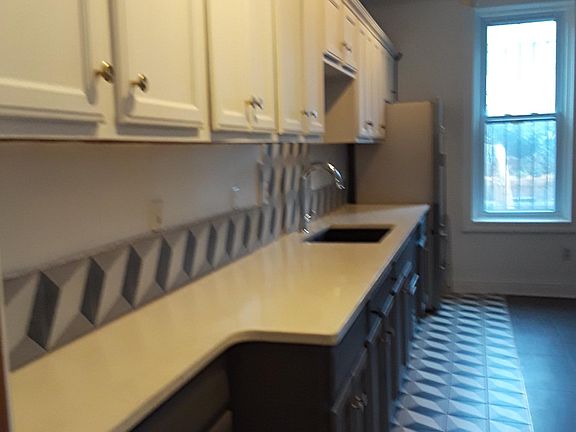 4th image of 251 S Melville St #B