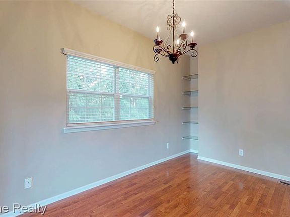 3rd image of 1578 Kessler Ave