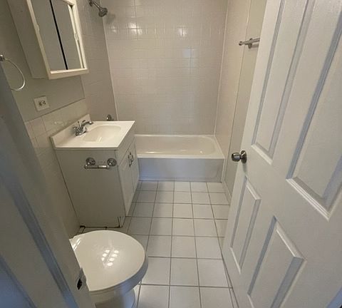 4th image of 103 N Milwaukee Ave APT C7