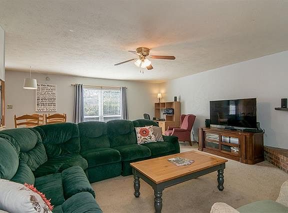 4th image of 740 Meadow Mead Dr