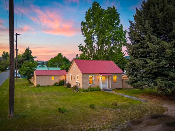 208 W Jenkins Ave, Chewelah, WA 99109