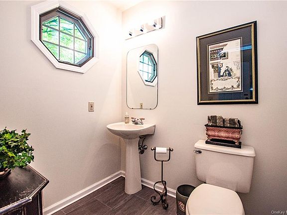 4th image of 1206 Regent Dr