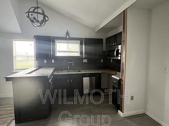 4th image of 2367 N Oxford St