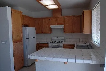 Spacious Single-Story 4-Bedroom Home in Desirable Sycamore Ranch! — Photo 3