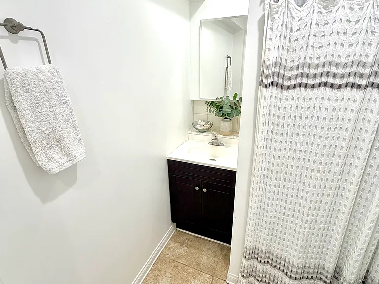Avocado Ave — Photo 14