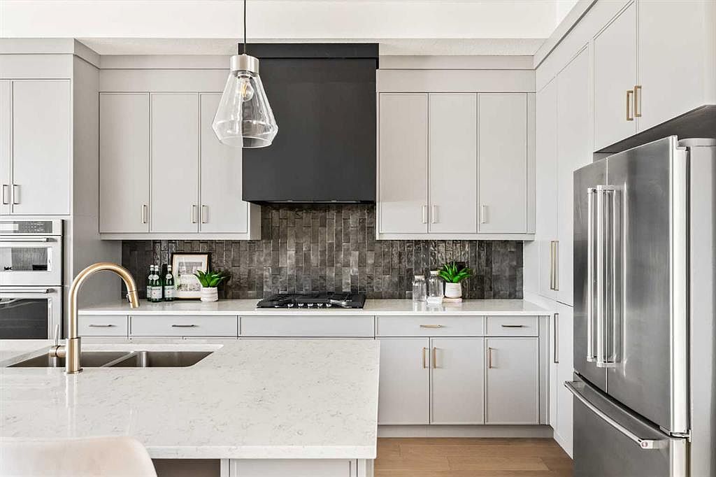 27 E Sovereign Hts SW