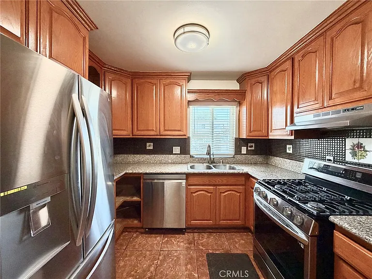 1477 W 20th St #7 — Photo 12