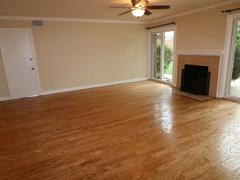 22325 Wyandotte St — Photo 7
