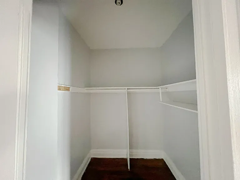 Sevilla Grande - Renovated Units at Journal Square Path — Photo 28