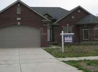 15303 Amberfield Dr, Macomb, MI 48042