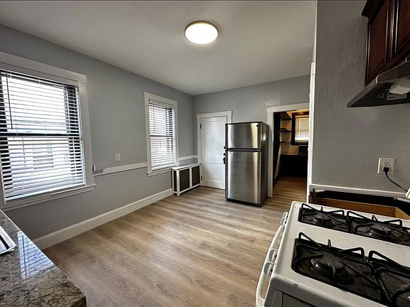 5th image of 40 Breed St Floor 2