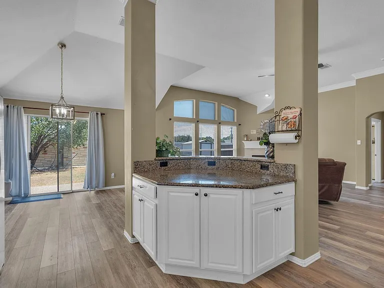 3917 Miramar Dr — Photo 15