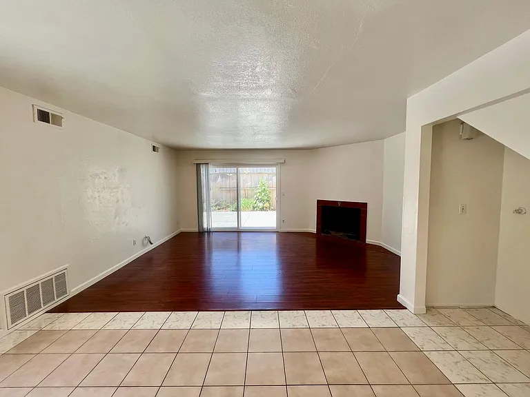 975 Owsley Ave — Photo 3