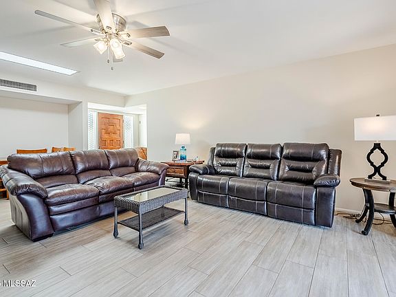 3rd image of 468 W Esperanza Blvd