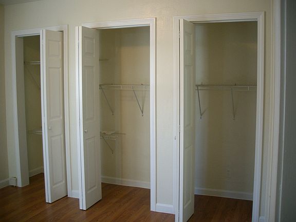 unit-1-bedroom-closet
