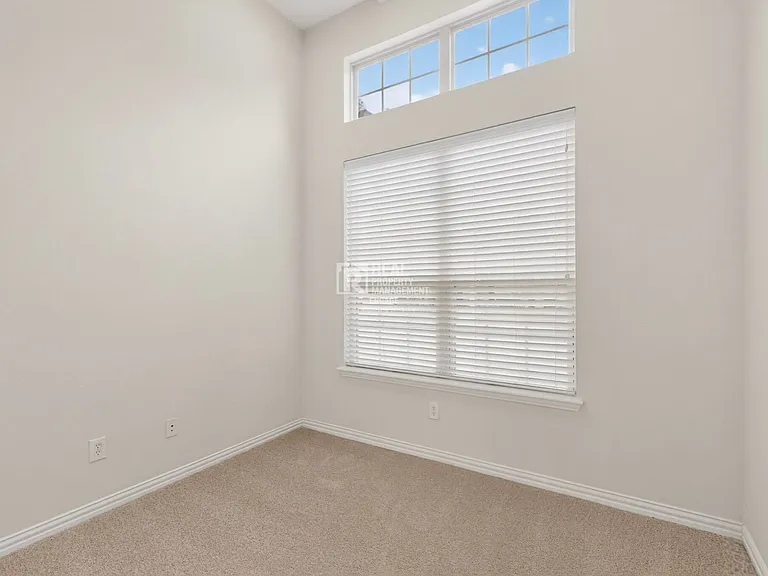 963 Cougar Dr — Photo 37