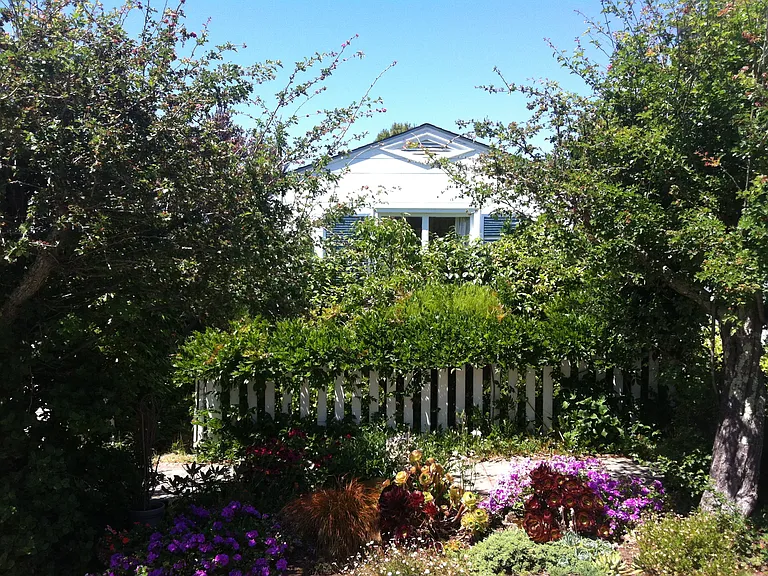 Colgate Ave — Photo 1