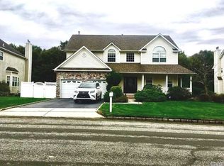 15 Windjammer Xing, Manorville, NY 11949