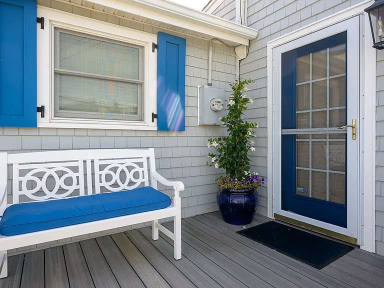 52 Harbor Rd — Photo 2