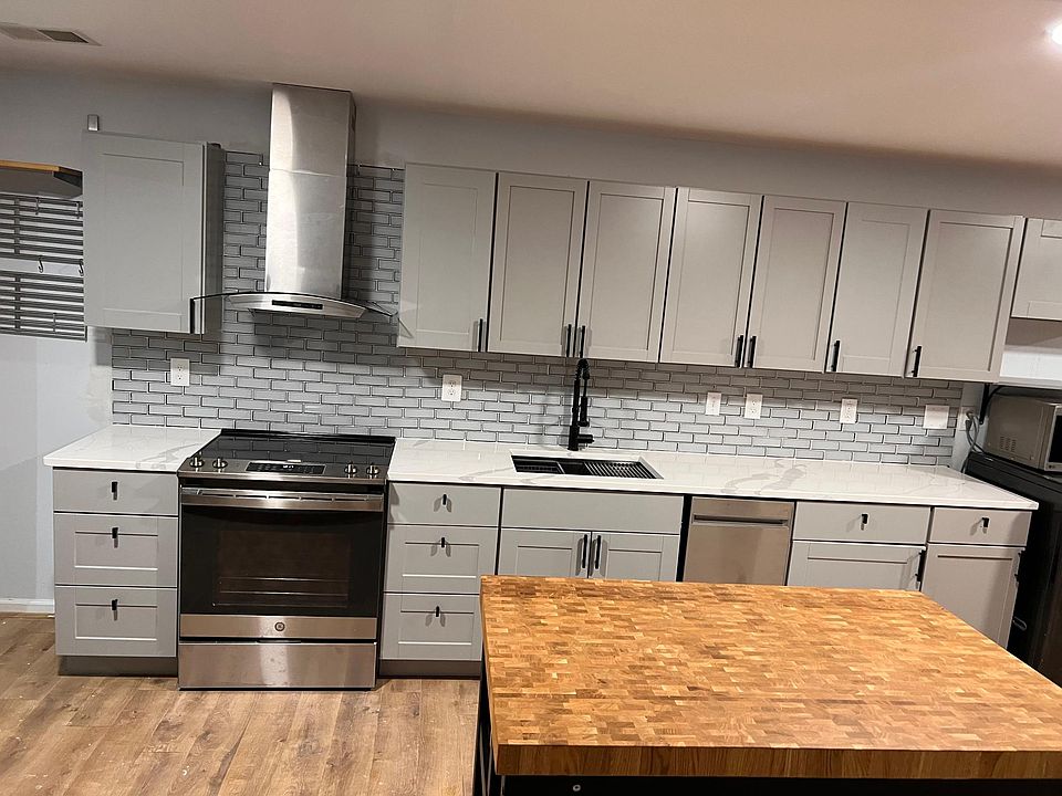 This beautiful kitchen was designed for someone who loves to cook. If only the landlord could enjoy a kitchen like this upstairs.