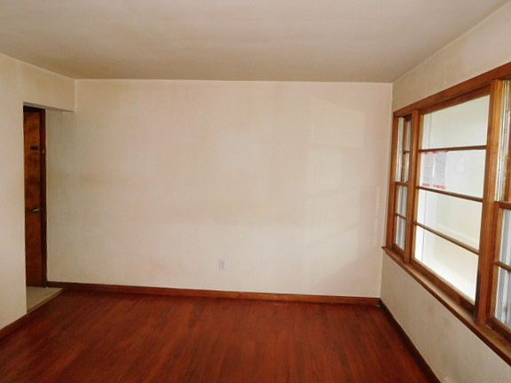 2nd image of 1146 Roselawn Dr