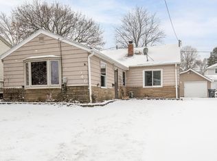 946 Perkins Ave, Waukesha, WI 53186