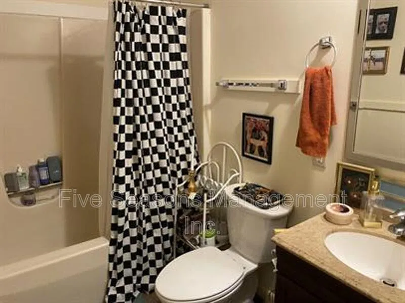 2 bed, 1.0 bath, 800 sqft, $2,100 — Photo 4